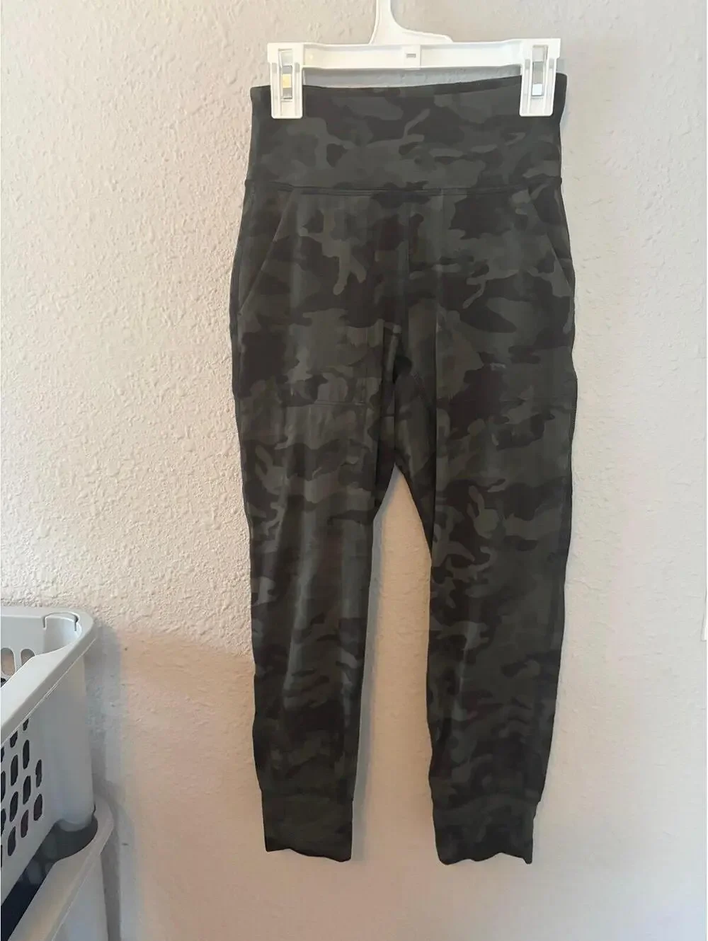 Lululemon Align Jogger Crop 23in inseam Incognito Camo Multi Gator Green size 2.